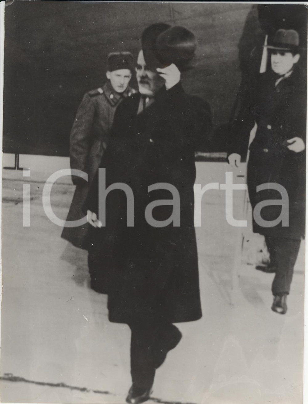 Fotografia d epoca originale 1954  LONDON Airport  Portrait of VjaÄeslav MOLOTOV Soviet Foreign Minister 1