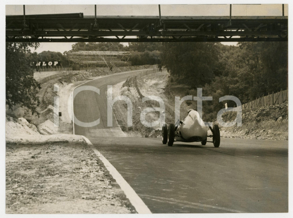 Fotografia d epoca originale 1954 BRANDS HATCH Circuit  Car racer trying the new circuit track Photo 20x15 1