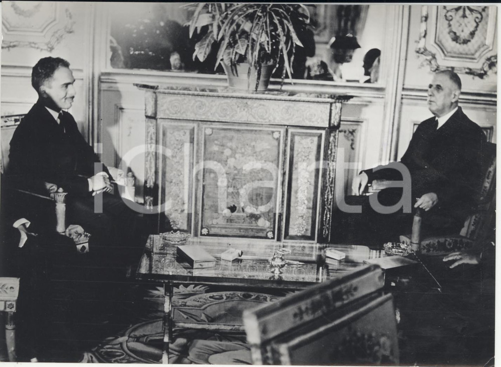 Fotografia d epoca originale 1963 PARIS Charles DE GAULLE riceve Re Hussein di GIORDANIA Foto 18x13 cm 1