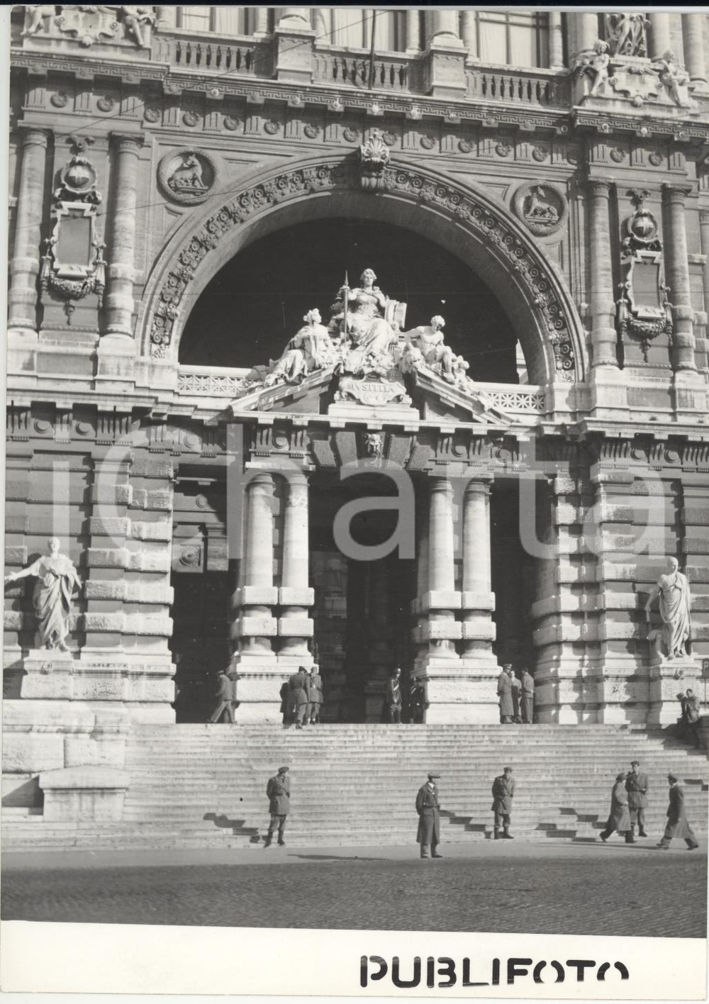 Fotografia d epoca originale 1954 ROMA Processo a Silvano MUTO  Entrata del Palazzo di Giustizia Foto 13x18 1