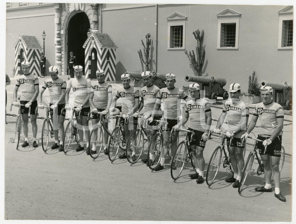 Fotografia d epoca originale 1966 CICLISMO GIRO D ITALIA 1 Tappa DIANO MARINA Squadra SALVARANI Foto 1