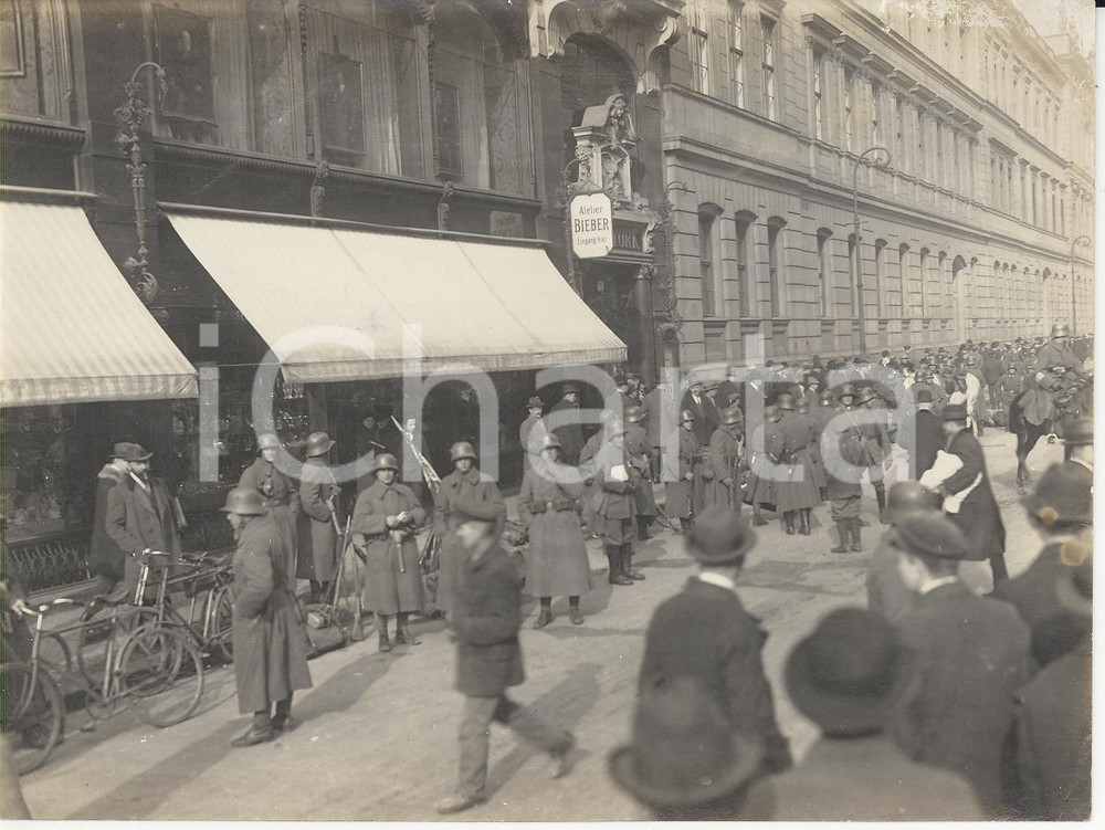 Fotografia d epoca originale 1920 KAPP PUTSCH Berlin  Truppenlager in WilhelmstraÃŸe  REAL PHOTO 16x12 cm 1
