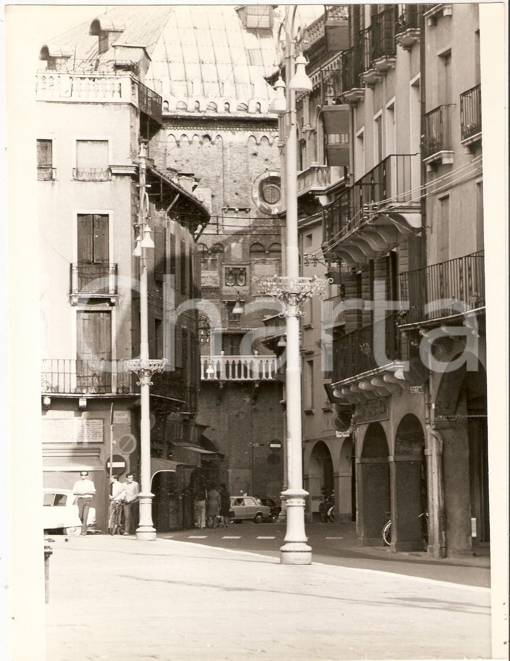 Fotografia d epoca originale 1970 ca PADOVA Via Fiume con scorcio di Palazzo della Ragione  Foto artistica 1