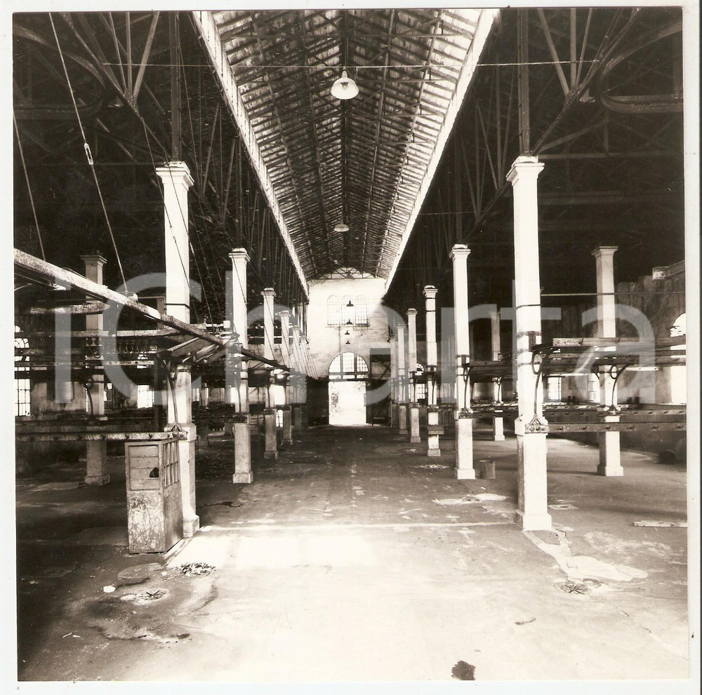 Fotografia d epoca originale 1970 ca PADOVA Sala del pubblico macello Foto artistica ARCHEOLOGIA INDUSTRIALE 1