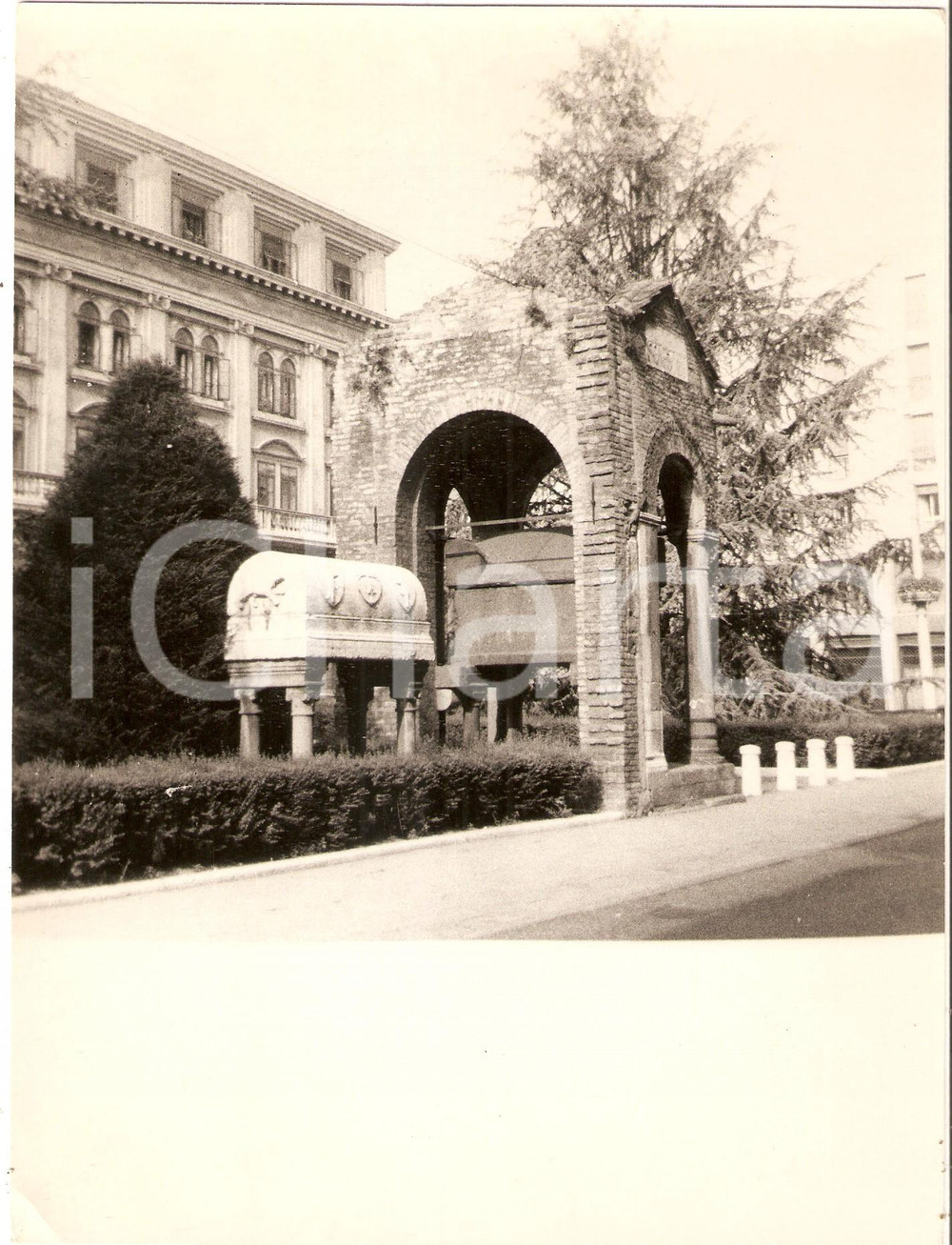 Fotografia d epoca originale 1970 ca PADOVA Veduta della tomba di Antenore Foto artistica 17x23 cm 1