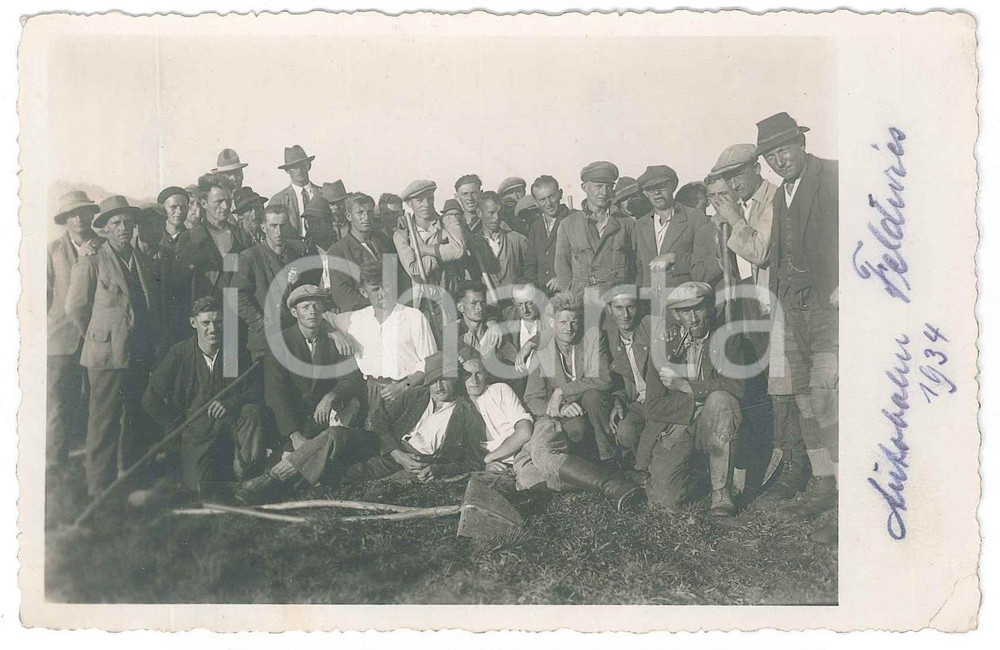Fotografia d epoca originale 1934 UBERSEE / FELDWIES D Gruppo di operai con le vanghe  Foto 14x9 cm 1