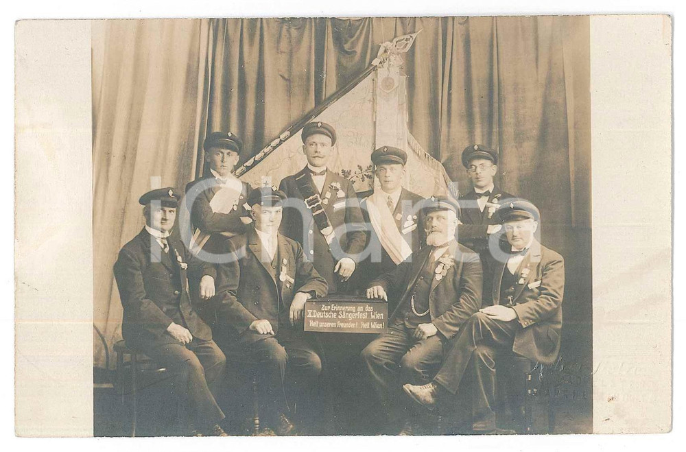 Libro, pubblicazione d epoca 1928 WIEN  X Deutsche SÃ¤ngerfest  Group portrait  Photo 14x9 cm 1