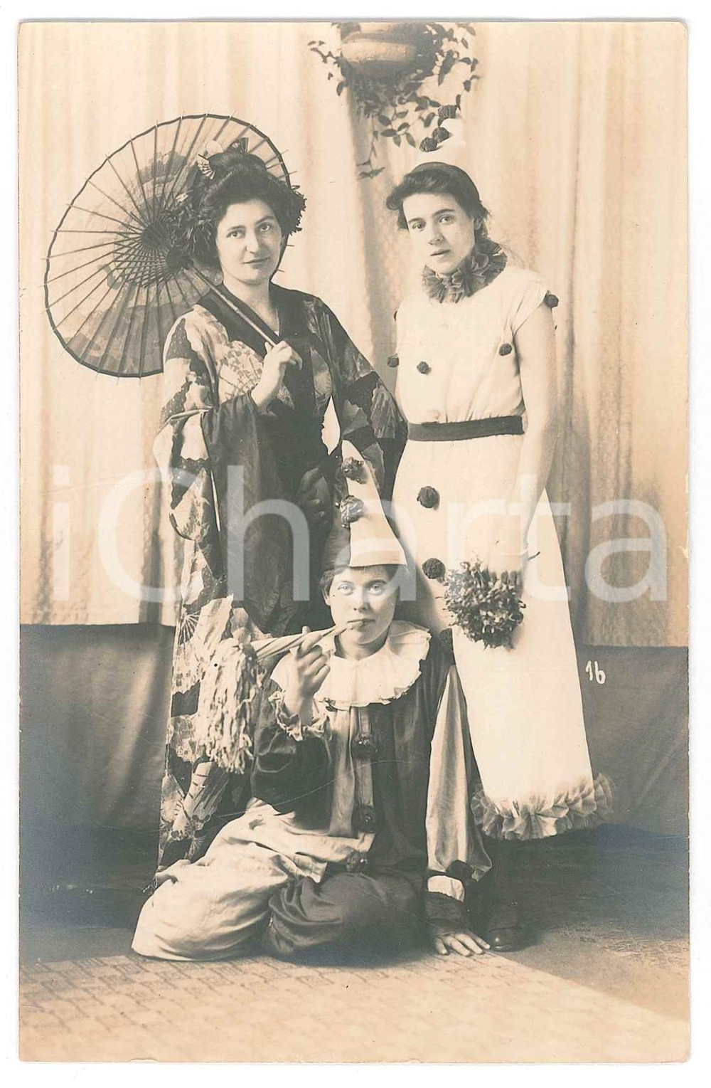 Fotografia d epoca originale 1925 ca HALBERSTADT D  CARNEVALE  Ragazze in costume 7 Foto 9x14 cm 1