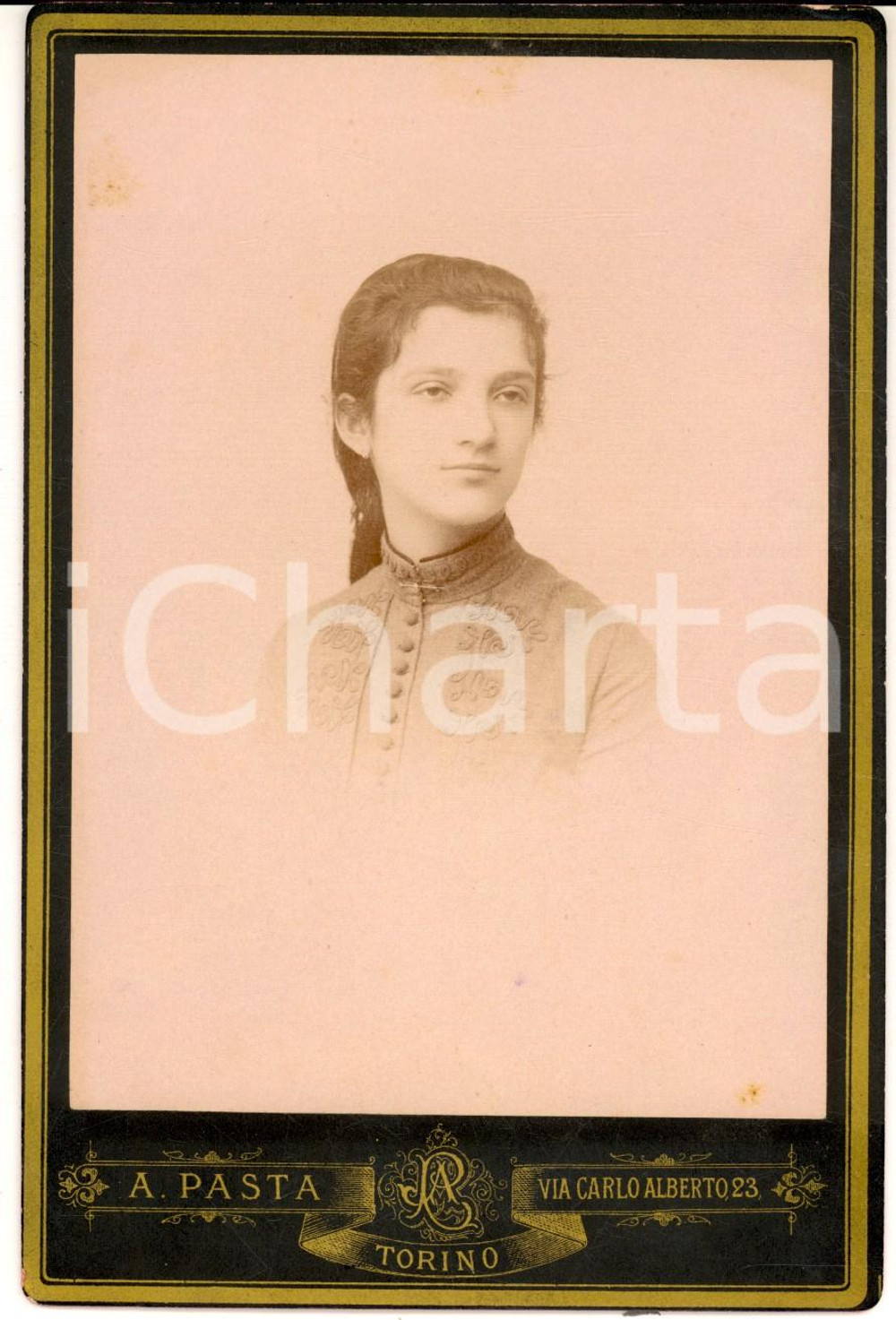 Fotografia d epoca originale 1880 ca TORINO Ritratto di fanciulla in abito ricamato  Foto A. PASTA 11x16 1
