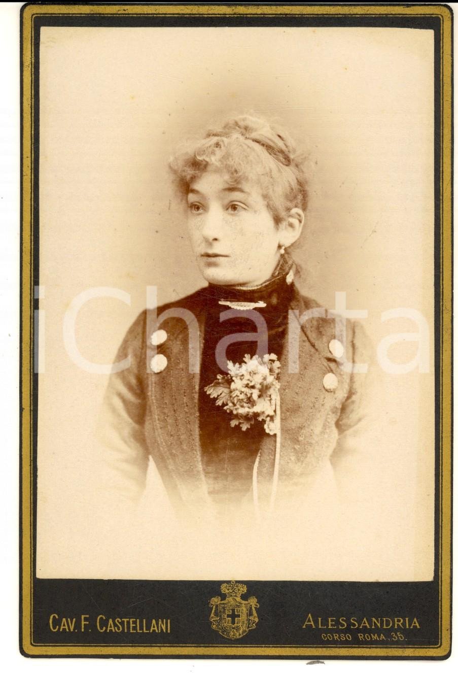 Fotografia d epoca originale 1880 ca ALESSANDRIA Ritratto di donna con mazzolino di fiori  Foto CASTELLANI 1