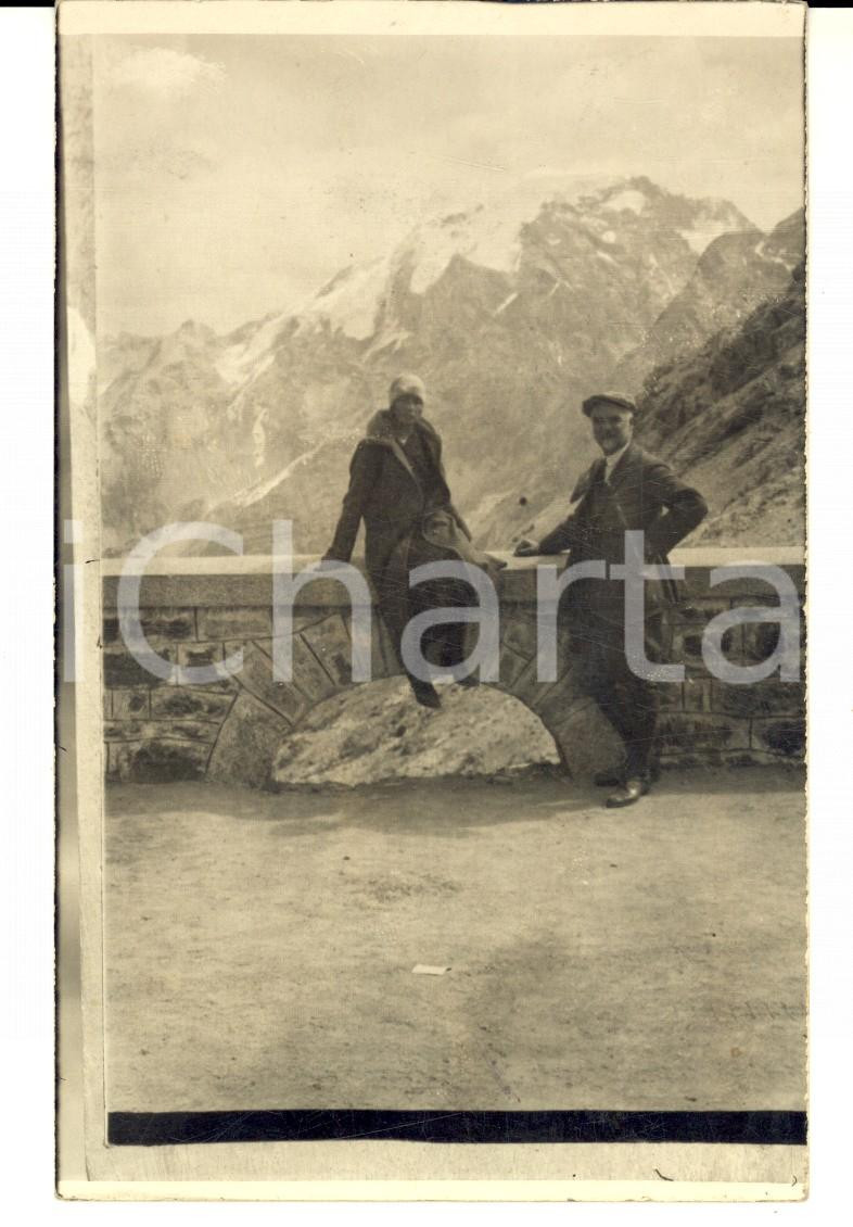 Fotografia d epoca originale 1929 GIOGO DELLO STELVIO Ritratto di una coppia di escursionisti Foto cartolina 1