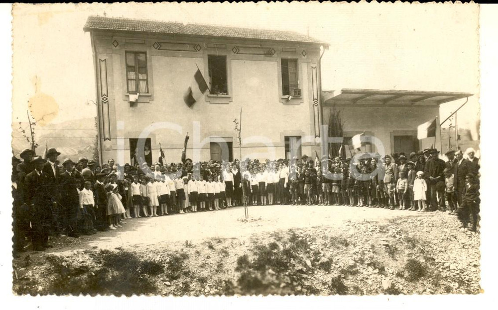 Fotografia d epoca originale 1930 ca ITALIA FASCISMO Festa degli Alberi  Bambini in piazza  Foto cartolina 1