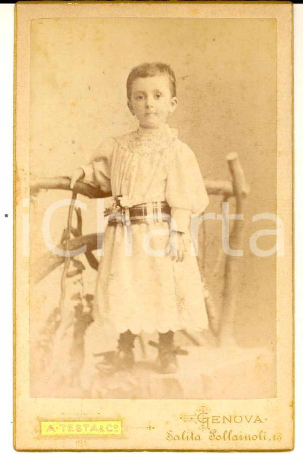 Fotografia d epoca originale 1880 ca GENOVA Ritratto di bambina in abito bianco  Foto A. TESTA CDV 1