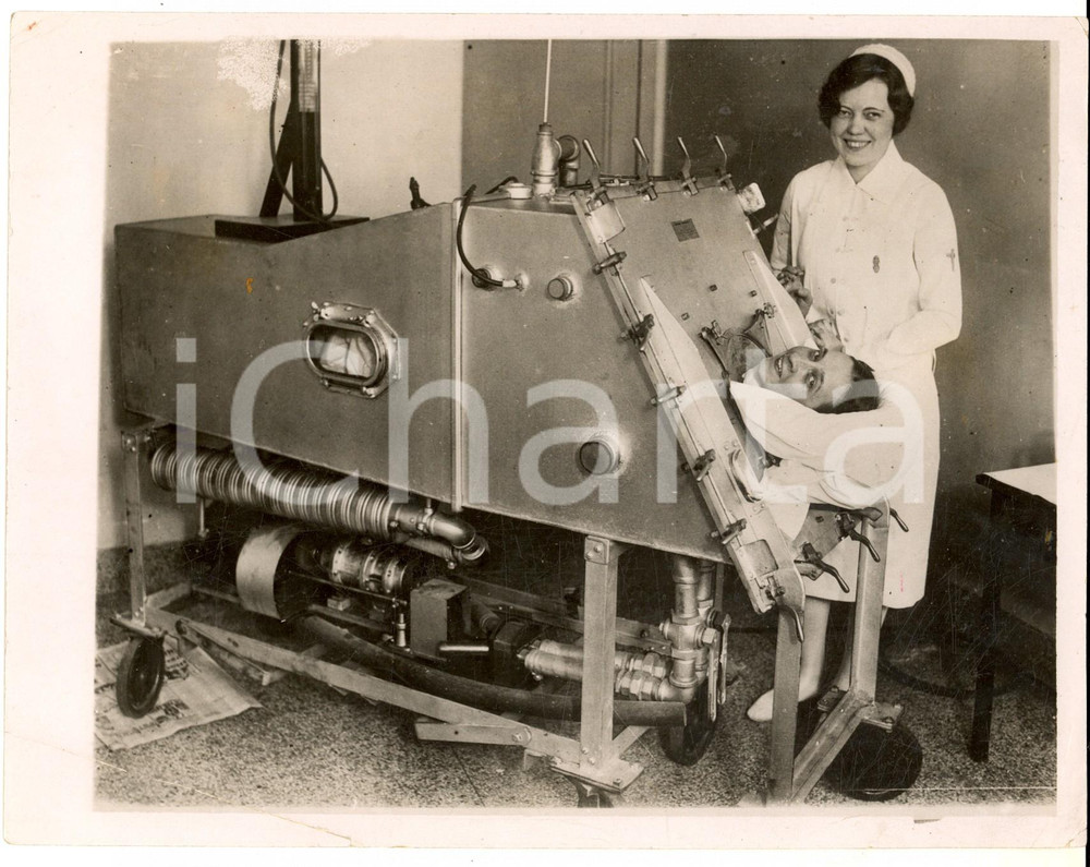 Fotografia d epoca originale 1930 CHICAGO Frances McGAAN fighting for life in a breathing machine  Photo 1