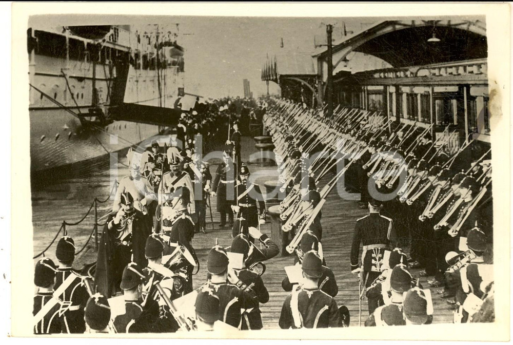 Fotografia d epoca originale 1907 PORTSMOUTH Guglielmo II e Giorgio d Inghilterra nelle rispettive uniformi 1