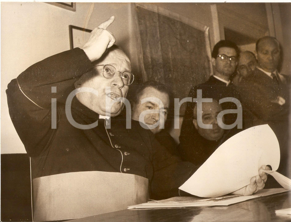Fotografia d epoca originale 1955 VATICANO Mons. Ferdinando BALDELLI parla della RIVOLUZIONE UNGHERESE Foto 1