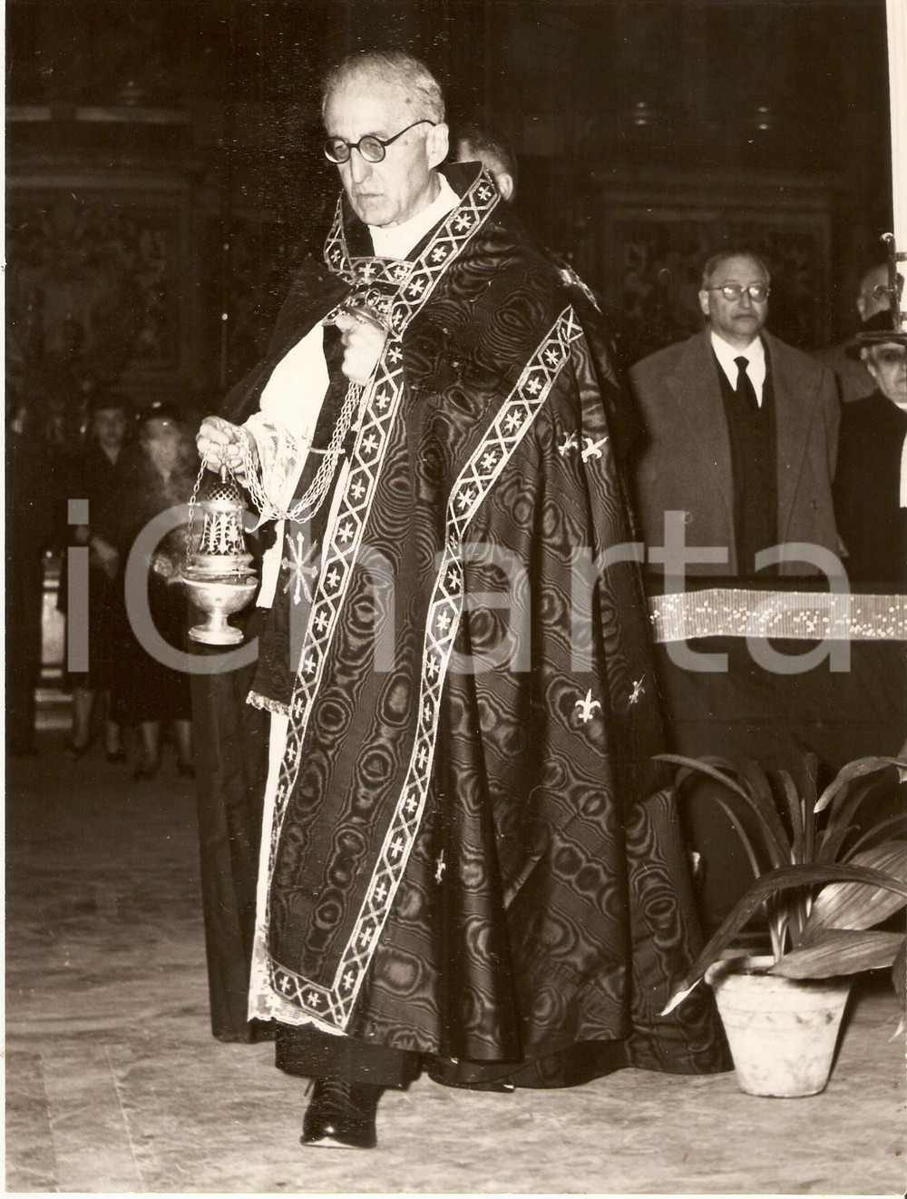 Fotografia d epoca originale 1955 VATICANO P. JeanBaptiste JANSSENS celebra messa per Pietro TACCHI VENTURI 1