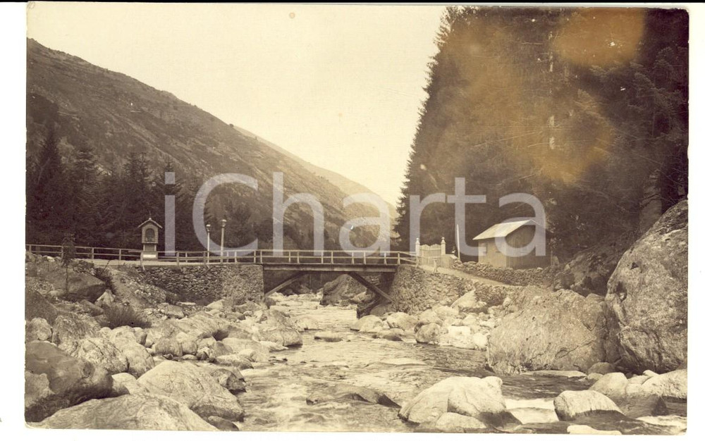 Fotografia d epoca originale 1920 ca TRENTINO ? Veduta di montagna con torrente e cappella votiva Foto 1
