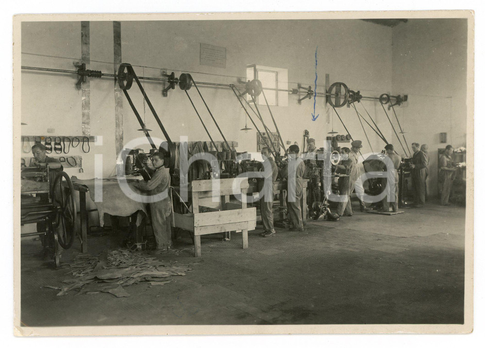 Fotografia d epoca originale 1939 AOI ASMARA Reparti SUSSISTENZA  Militari al lavoro nel sandalificio  Foto 1