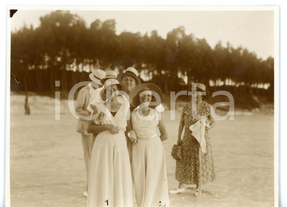 Fotografia d epoca originale 1932 ATLANTIDA URUGUAY A passeggio sulla spiaggia  Foto VINTAGE 12x9 cm 1