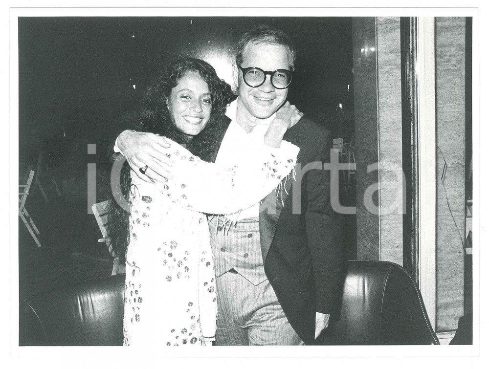 Fotografia d epoca originale 1985 CINEMA Sonia BRAGA con lo sceneggiatore Leonard SCHRADER 2 Foto 24x18 cm 1