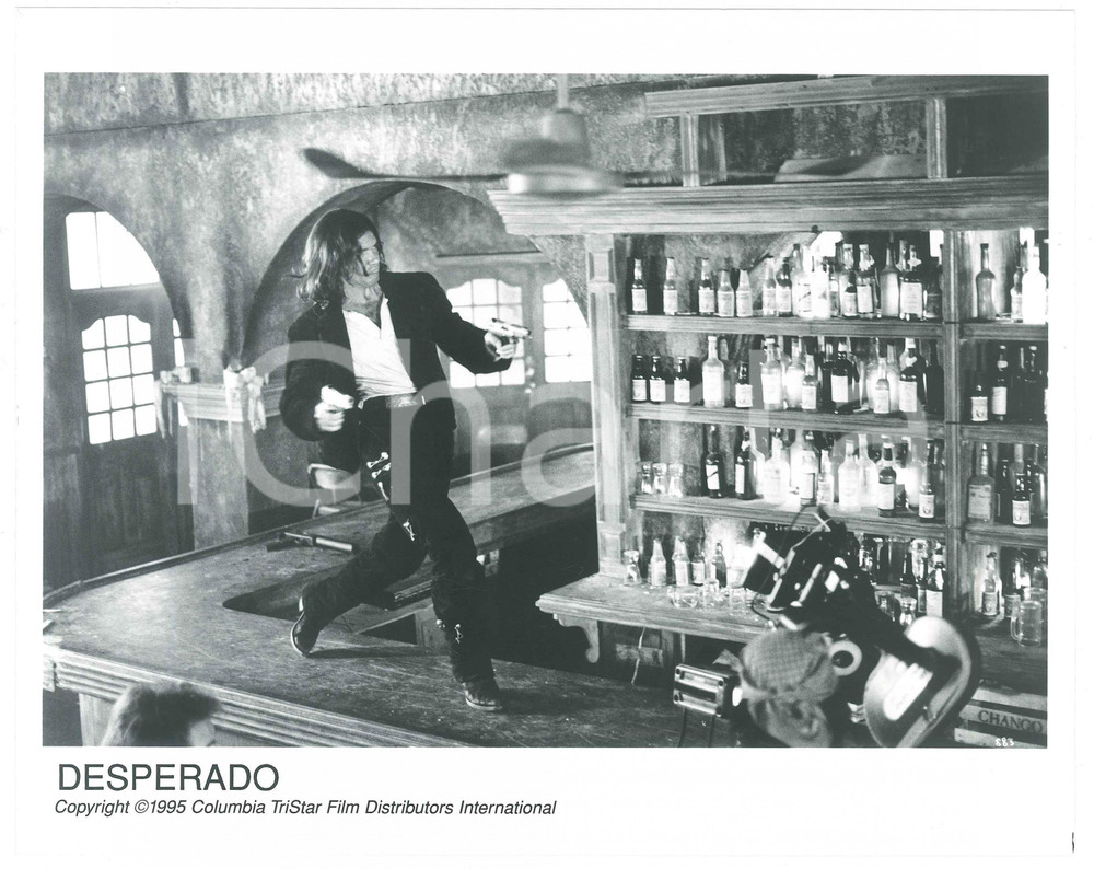 Materiale cinematografico d’epoca 1995 CINEMA  DESPERADO Antonio BANDERAS on the set  Photo 25x20 cm 1