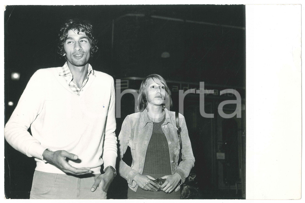 Fotografia d epoca originale 1975 ca COSTUME ITALIA  BASKET  Renzo BARIVIERA Mabel BOCCHI 2 Foto 31x20 1