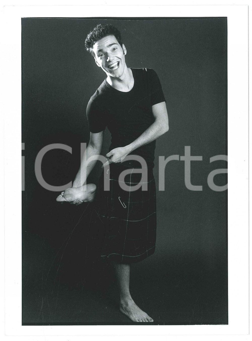 Fotografia d epoca originale 1995 ca COSTUME ITALIA Andrea PEZZI conduttore  Ritratto Foto 18x24 cm 8 1