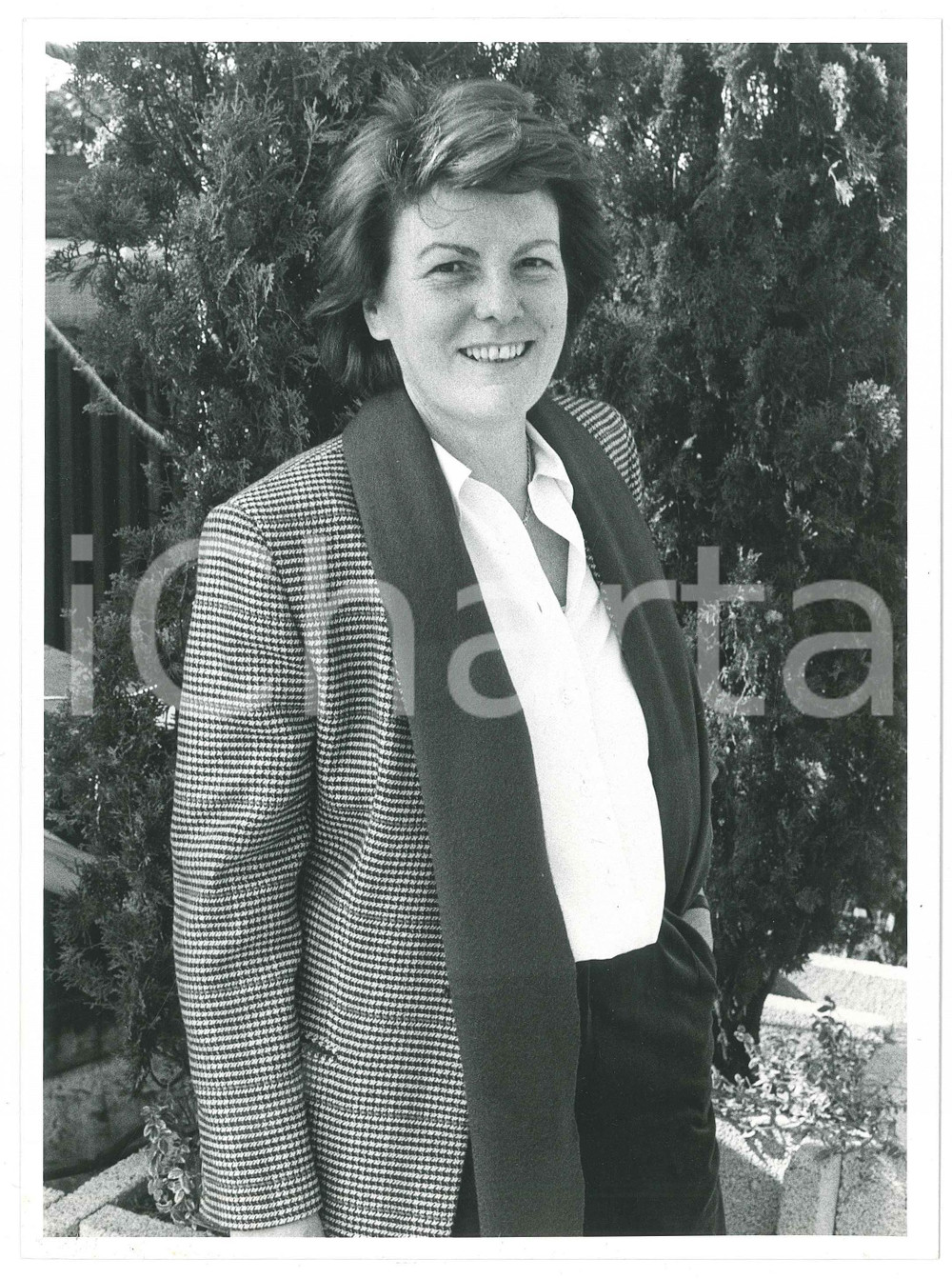 Fotografia d epoca originale 1985 ca MILANO  CINEMA Liliana CAVANI Ritratto della regista  Foto 18x24 cm 1