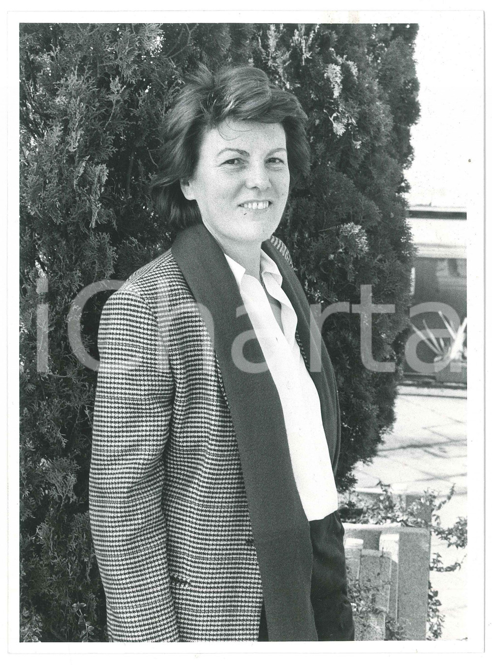 Fotografia d epoca originale 1985 ca MILANO  CINEMA Liliana CAVANI Ritratto della regista  Foto 18x24 1 1