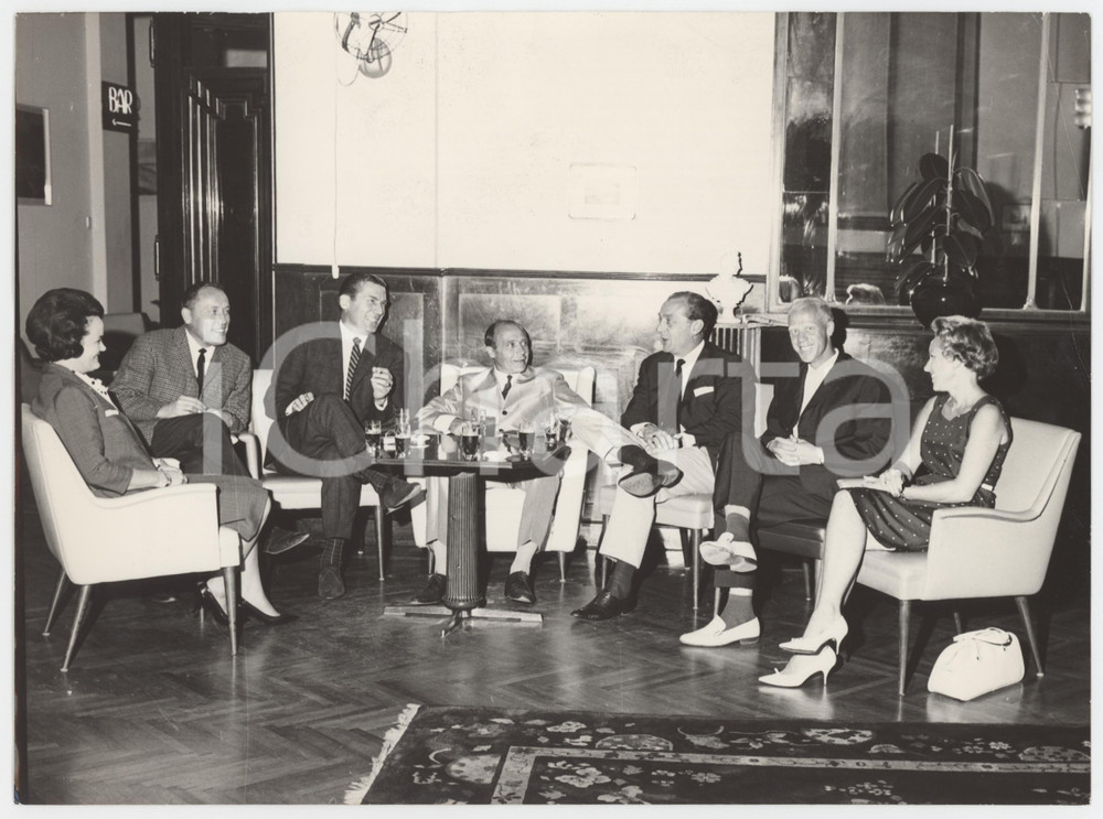 Fotografia d epoca originale 1964 MILANO Riunione ex calciatori danesi PRAEST SOERENSEN BREDESEN  Foto 1