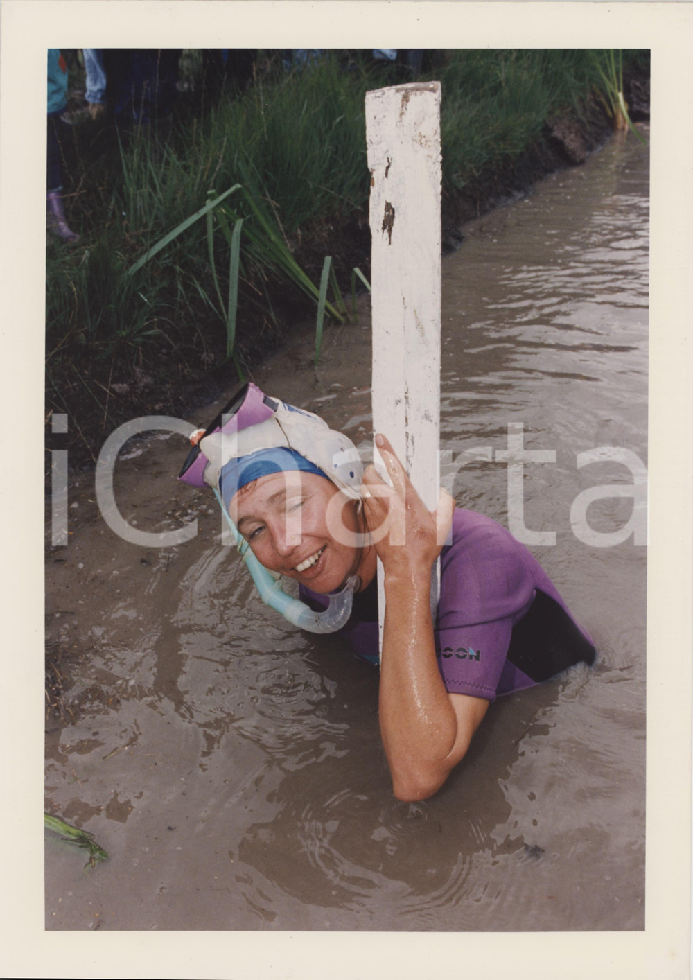 Fotografia d epoca originale 1996  11th World Bog Snorkelling Championship  Kerry WILLIAMS Photo 21x30 cm 1