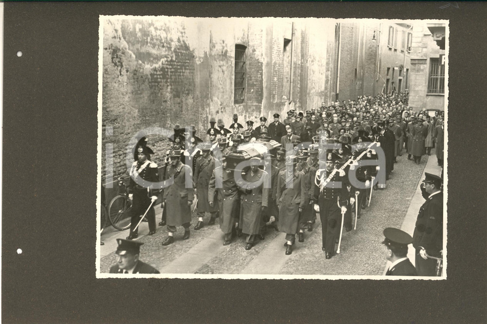 Fotografia d epoca originale 1952 MILANO BRERA Funerali gen. Umberto UTILI  Corteo con militari  Foto 1 1