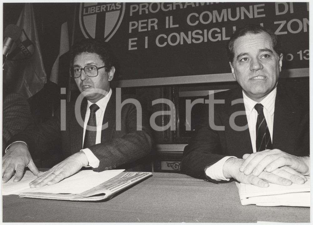 Fotografia d epoca originale 1985 ca MILANO DC  Roberto MAZZOTTA e Giuseppe ZOLA Foto 22x16 cm 1