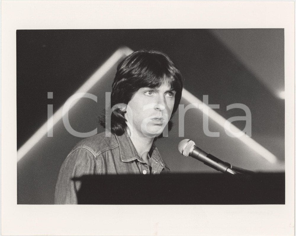 Fotografia d epoca originale 1985 ca ITALIA  MUSICA Gianni TOGNI Ritratto del cantante  Foto 25x20 cm 1