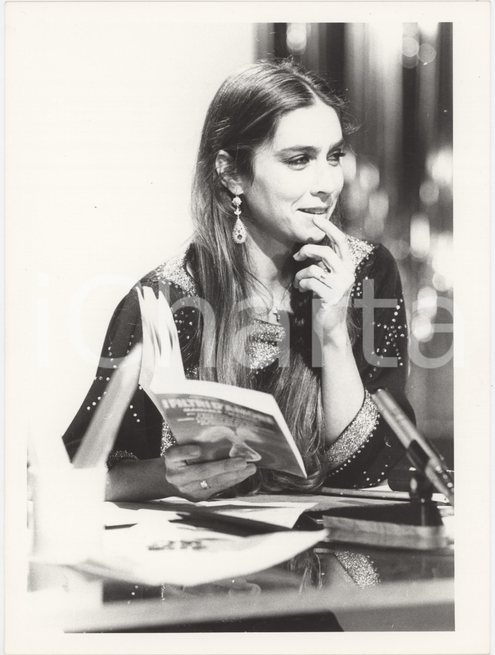 Fotografia d epoca originale 1985 RAI 2  IL TASTOMATTO Romina POWER legge libro I filtri d amore  Foto 1