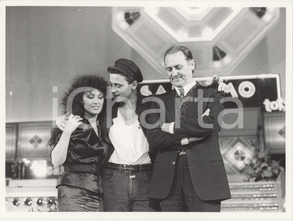 Fotografia d epoca originale 1986 FESTIVAL DI SANREMO Marcella BELLA Renzo ARBORE Eros RAMAZZOTTI Foto 24x18 1