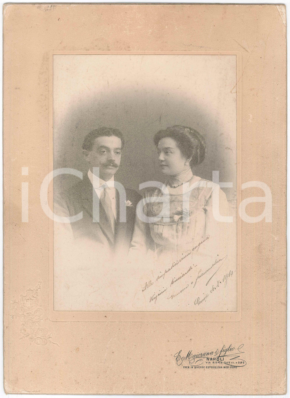 Fotografia d epoca originale 1910 GINOSA Ritratto di due coniugi Foto E. MAIORANA  NAPOLI 26x35 cm 1