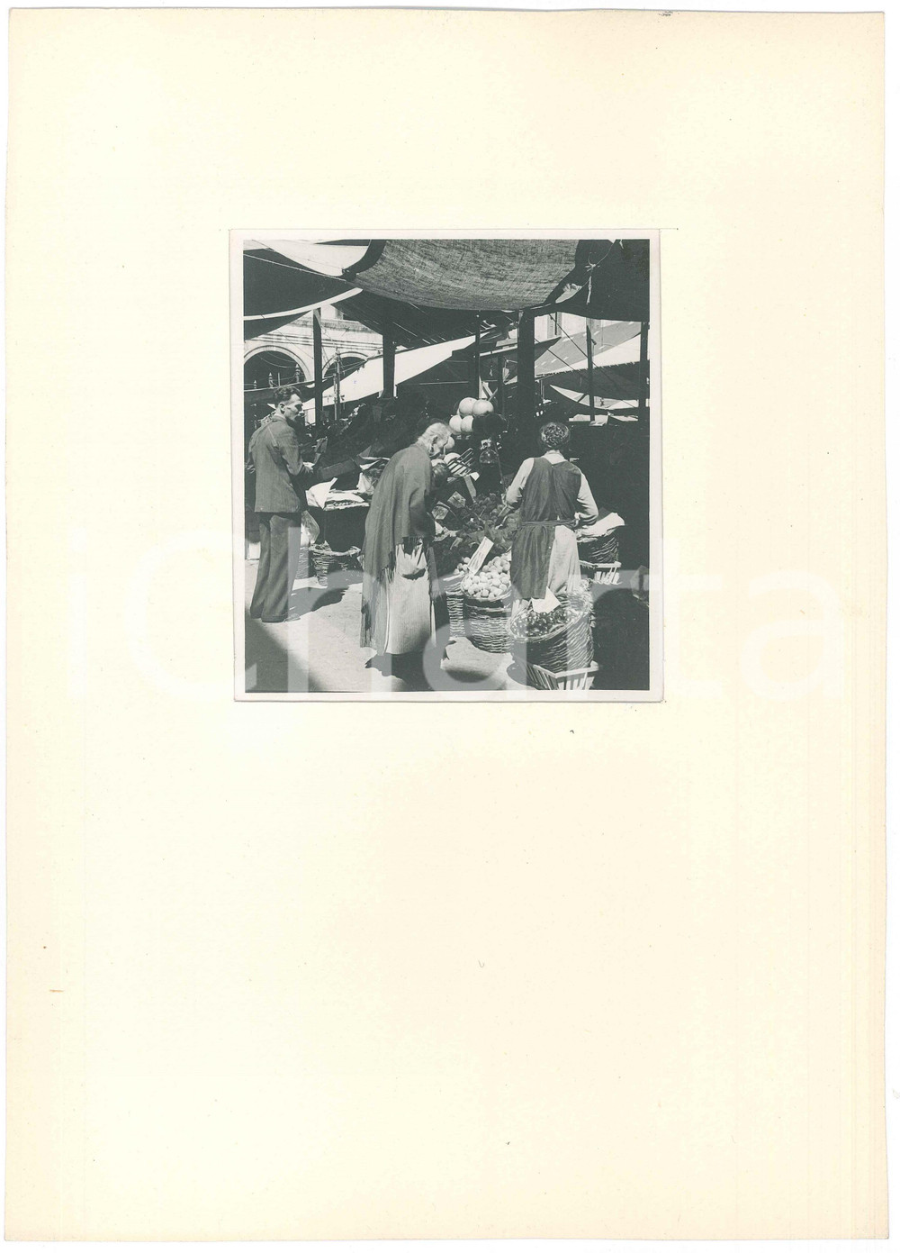 Fotografia d epoca originale 1937 VENEZIA Al mercato  Foto ARTISTICA con passepartout 24x34 cm 1