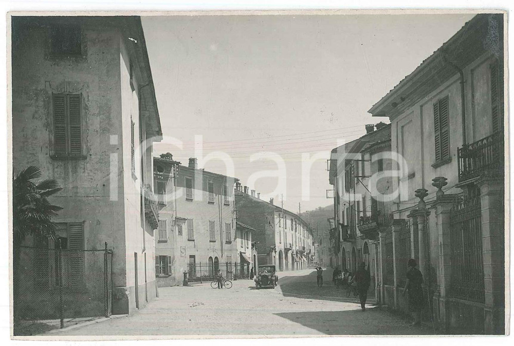 Fotografia d epoca originale 1930 ca BRIANZA Vita di paese Fotografia anonima ANIMATA 14x9 cm 1