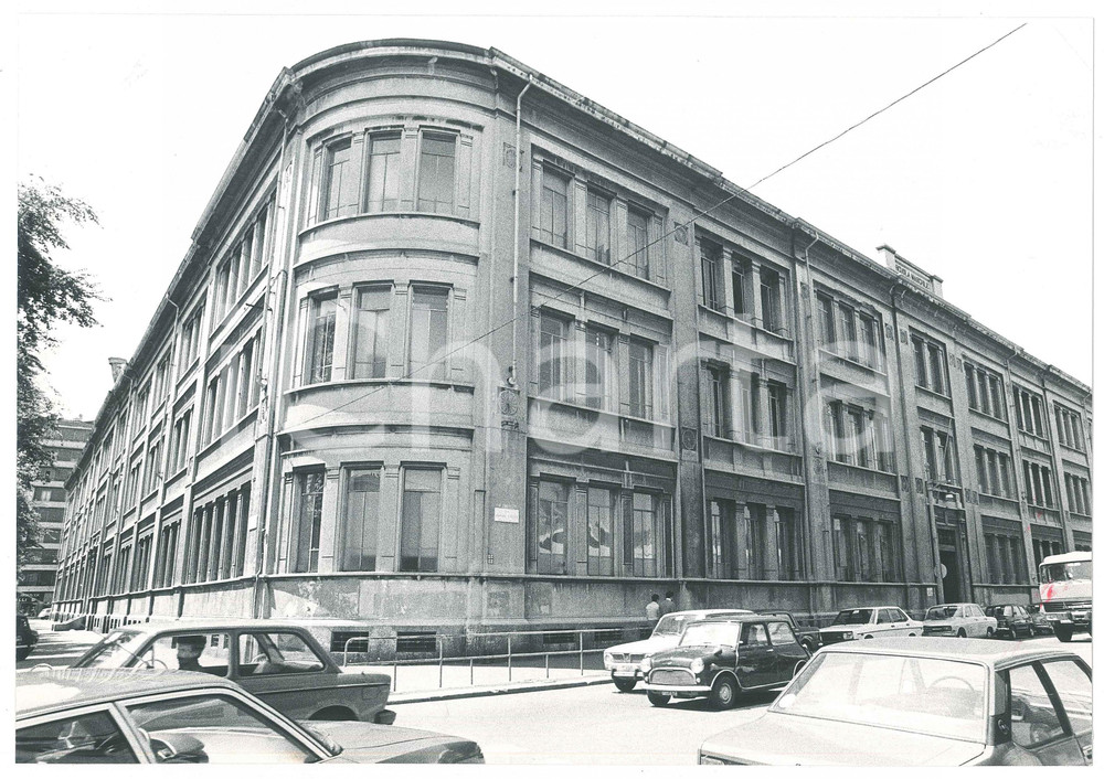 Fotografia d epoca originale 1980 ca MILANO Via Benigno Crespi  Scuola R. LAMBRUSCHINI Foto 28x20 cm 1