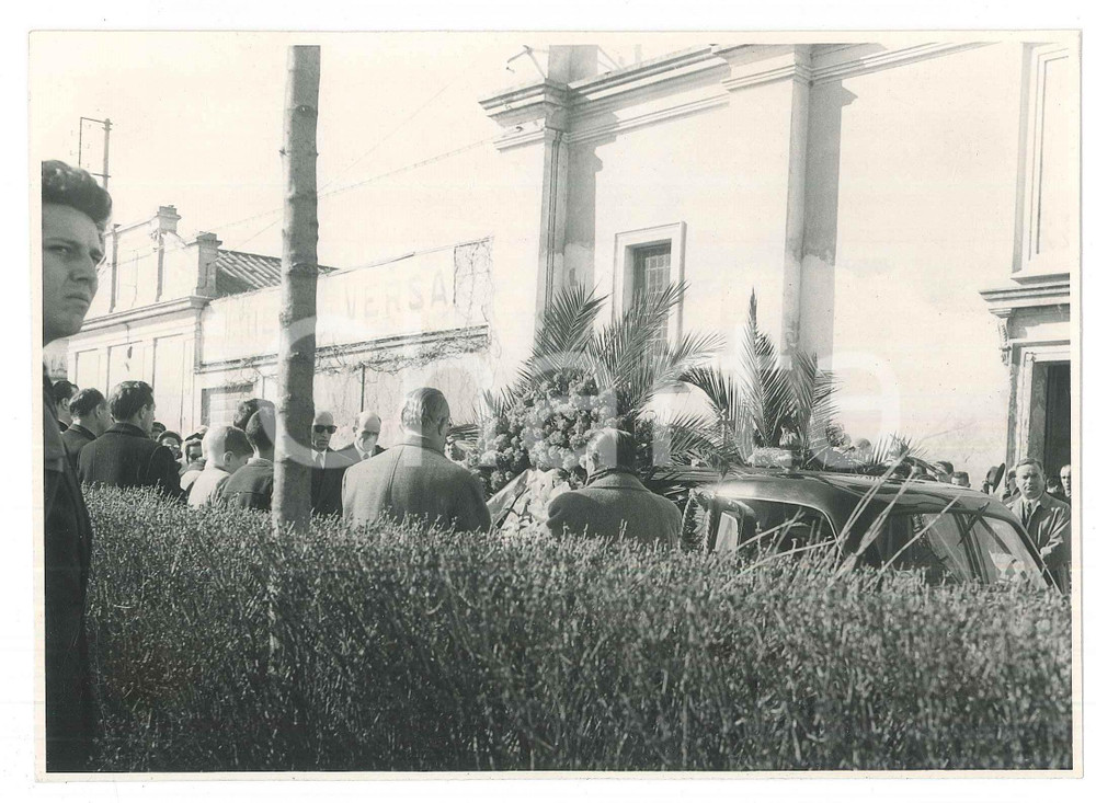Fotografia d epoca originale 1950 ca STRADELLA PV Chiesa della Versa  Funerali  Foto 18x13 cm 1