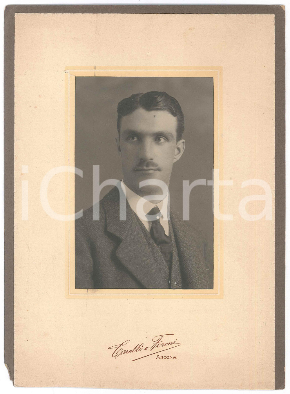 Fotografia d epoca originale 1920 ca ANCONA  Ritratto di giovane uomo  Busto  Foto CARELLI e FORONI 19x26 1