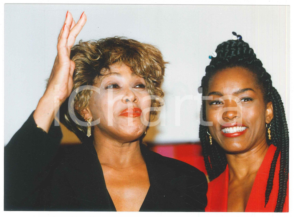 Fotografia d epoca originale 1983 USA  SPETTACOLO Tina TURNER Angela BASSETT Foto 21x15 cm 1