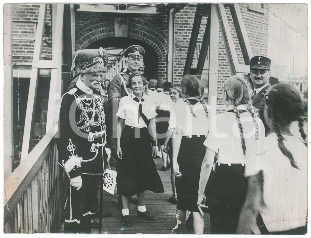 Fotografia d epoca originale 1939 GERMANY General August VON MACKENSEN with HitlermÃ¤dels  Photo 24x18 1
