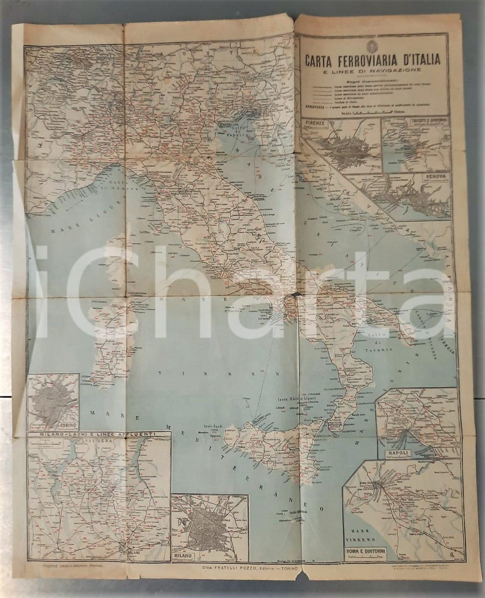 1940 ca Carta ferroviaria ITALIA - EUROPA - Mappa F.lli POZZO 52x64 cm Mappa originale d'epoca, che reca la rete ferroviaria italiana da un lato ed europea dall'altro.  POOR/danneggiato piegature d'epoca, con strappi lungo le piegature e ai margini Formato: 52x64 cm originale e autentica 1