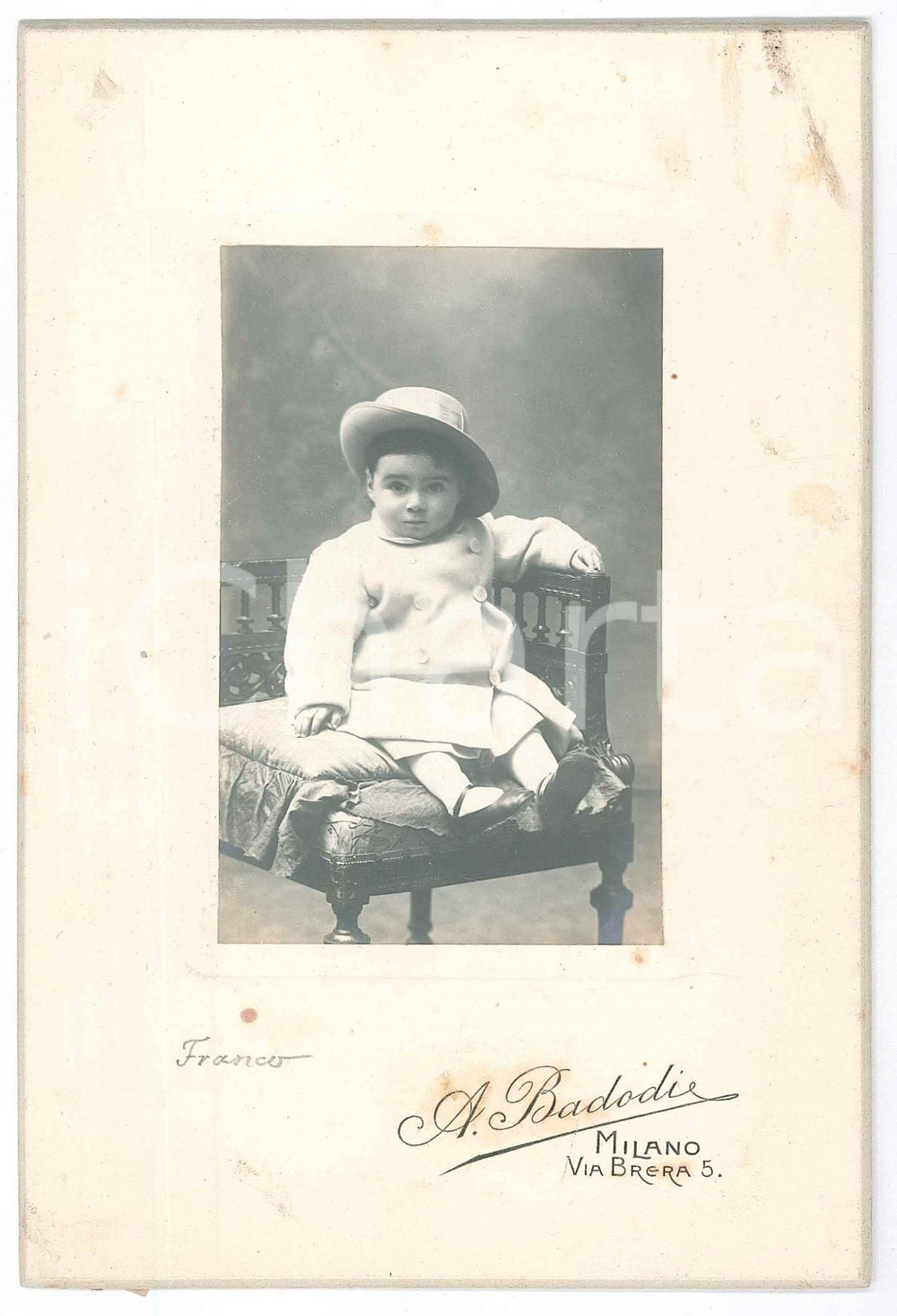 Fotografia d epoca originale 1915 ca MILANO BRERA Bambino con cappotto e cappello Foto Attilio BADODI 1