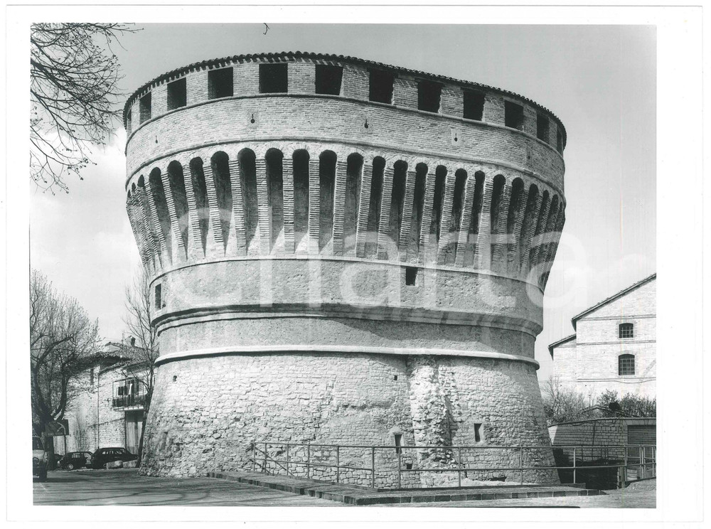 Fotografia d epoca originale 1990 ca CAGLI PU Torrione a valle della rocca Foto 24x18 cm 1