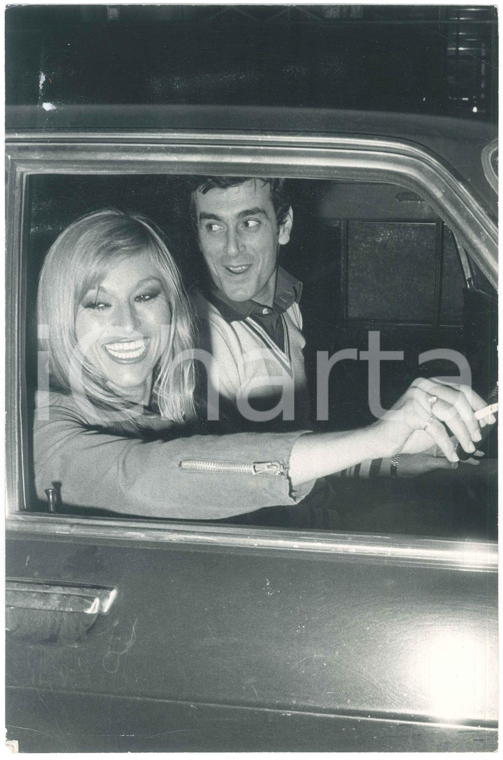 Fotografia d epoca originale 1970 ca COSTUME Marina OCCHIENA in automobile  Foto 20x30 2 1