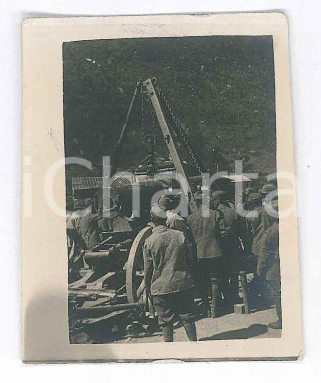 Fotografia d epoca originale 1918 WW1 ZONA DI GUERRA Caricamento di un cannone Foto 4x6 cm 1